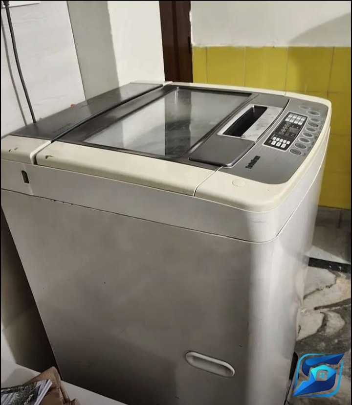 White colour washing machine