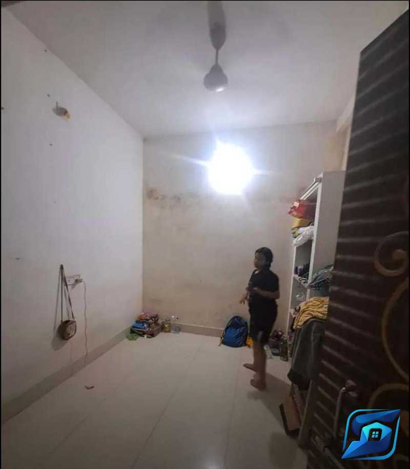 Single room available for female