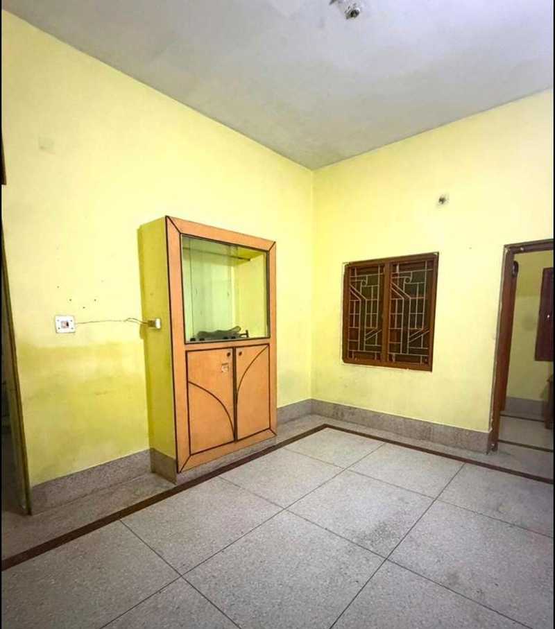 2BHK room available for family and bachelor