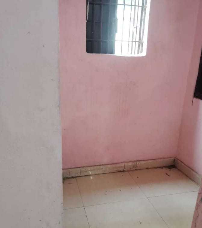 2 small room available for family and bachelor